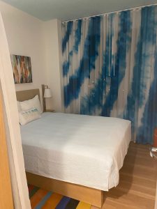 surfside inn and suites bedroom